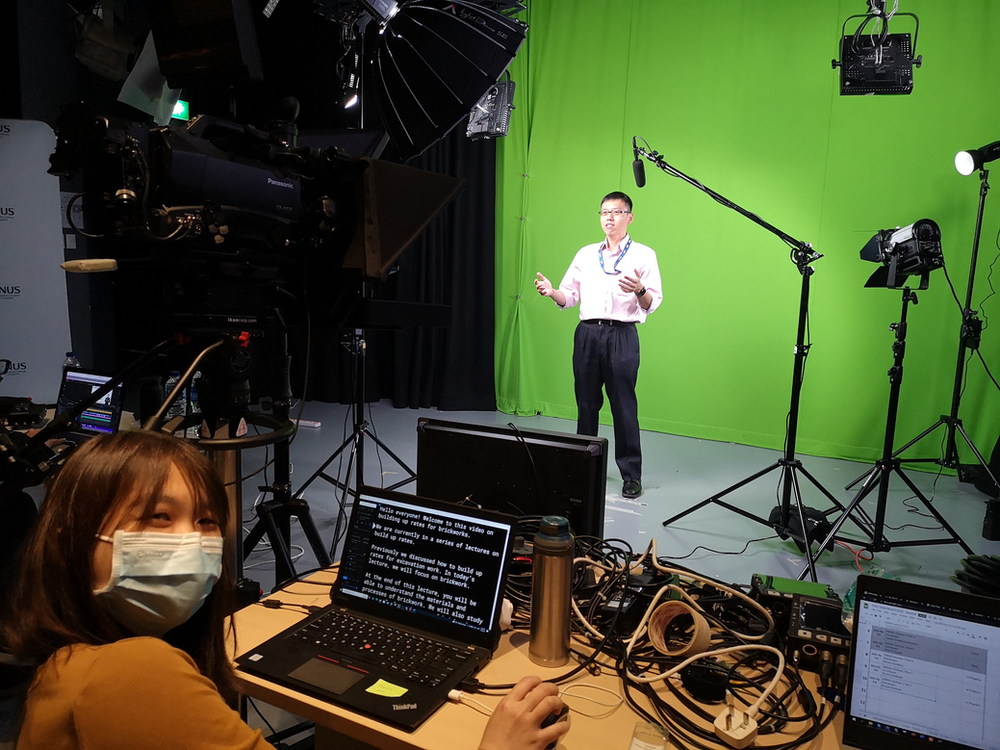 Having fun with Teleprompter at NUS Presentation Space (uTown).